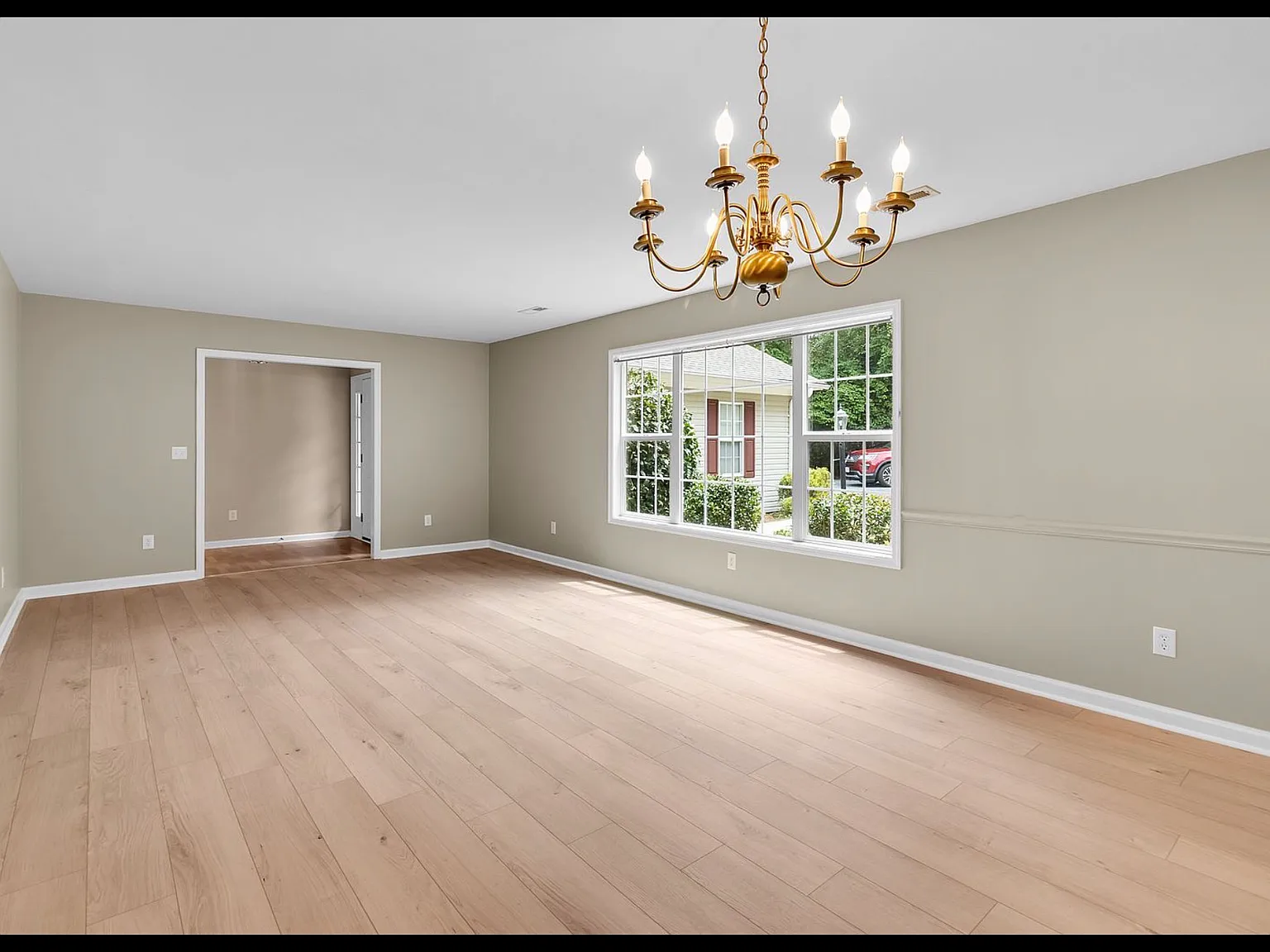 3 bed, 2054 sqft, $2,400 — Photo 4