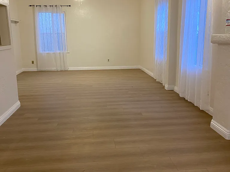 5460 Pine Ave — Photo 8