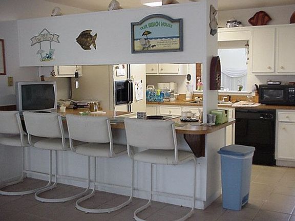 Kitchen & Breakfast Bar