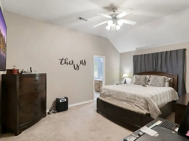 1112 Camelot Dr — Photo 10