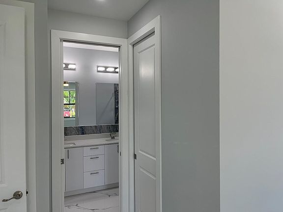 4th image of 27780 Kelly Dr