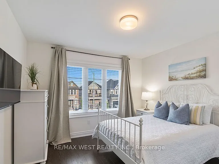 2132 Wilson St — Photo 16