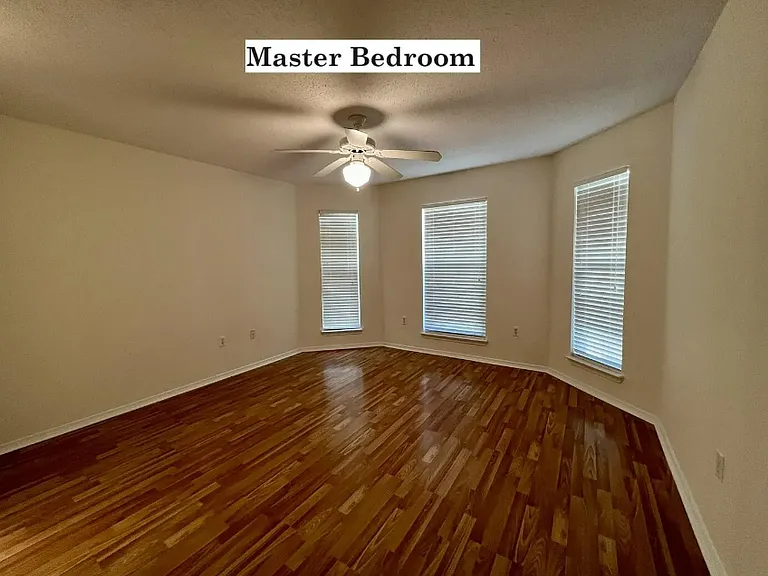 1604 Chadwick Ln — Photo 3
