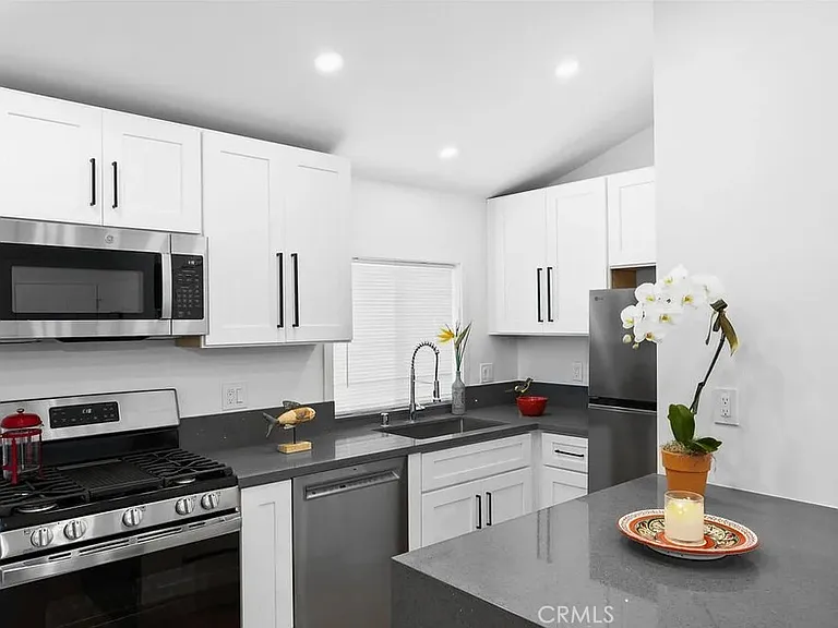 274 Cliff Dr #6 — Photo 3
