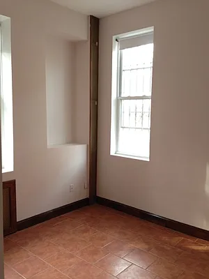 Rented by Bedford Realty USA Corp | media 6