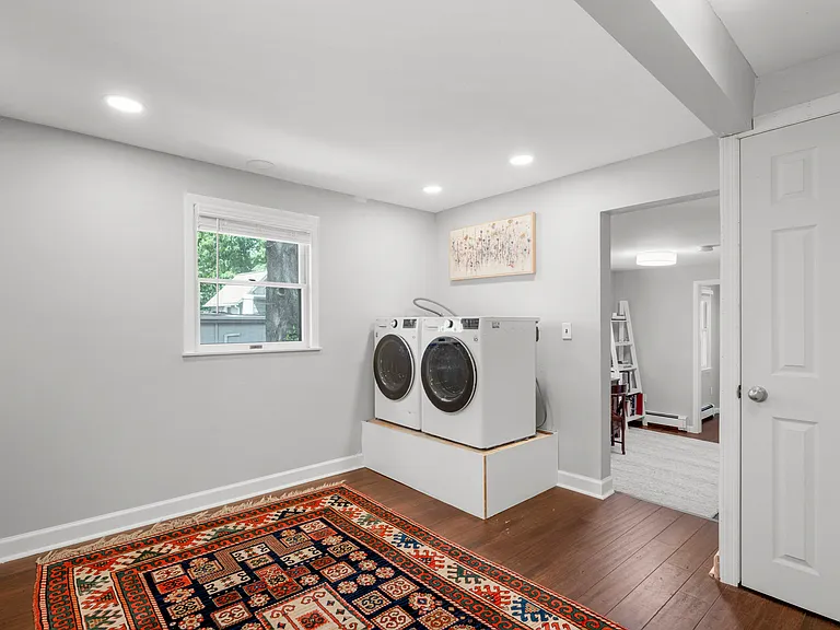 315 Maple Ave — Photo 25