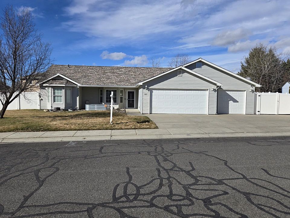 1st image of 807 Justin Ave