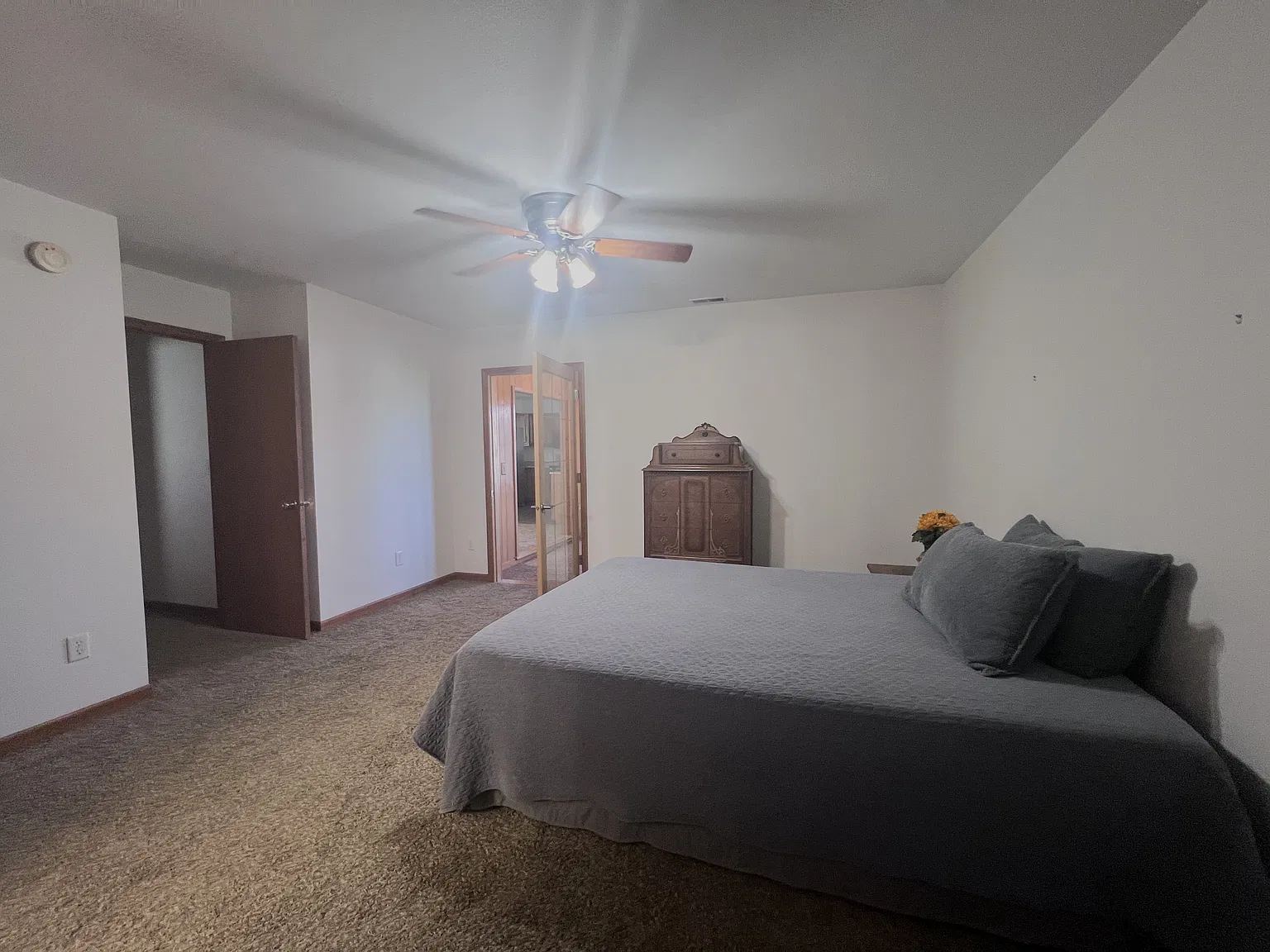 3 bed, 1350 sqft, $1,895 — Photo 2
