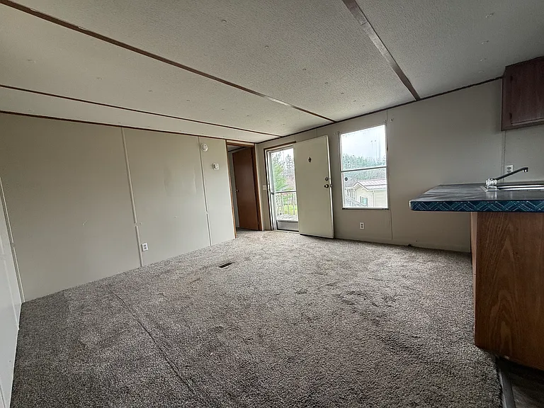 253 Ideal Cres — Photo 4