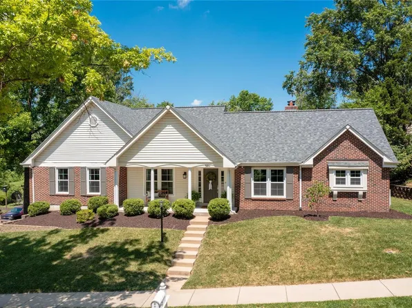 391 Greentrails Dr S, Chesterfield, MO 63017