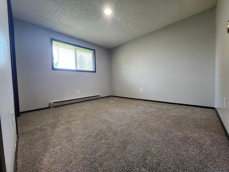 12210-12218 E Lenora Dr — Photo 6