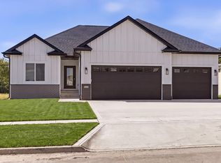 521 Timberline Dr, Gilbert, IA 50105