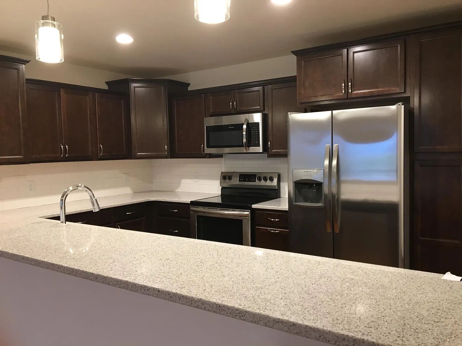 3 bed, 2.5 bath, 1868 sqft, $2,000 — Photo 3