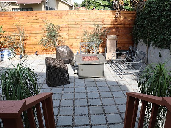 3rd image of 8909 Beverlywood St
