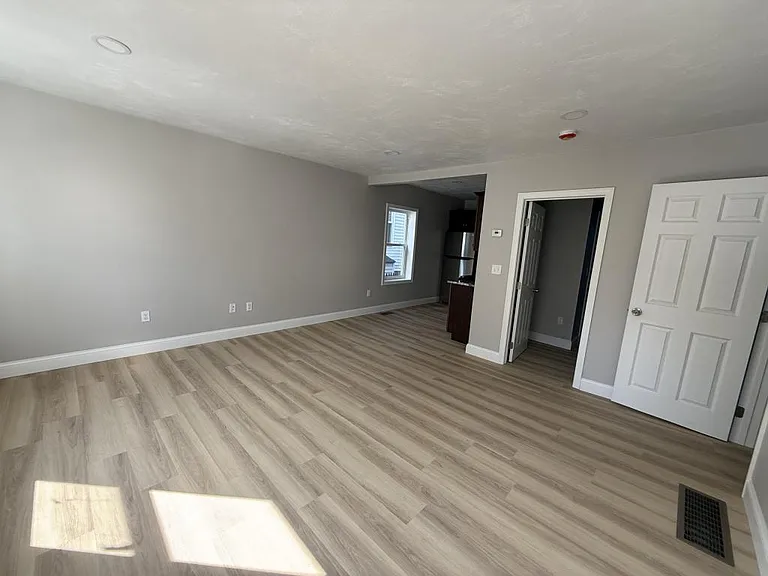 169 Grant St — Photo 5