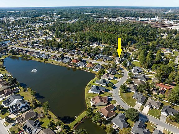 4th image of 215 Jessica Lakes Dr.