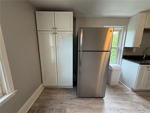 5th image of 3224 Brodhead Rd #2