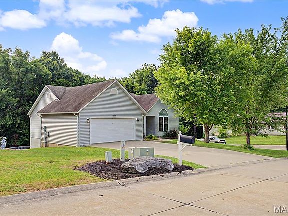 2nd image of 1328 Oakwood Dr