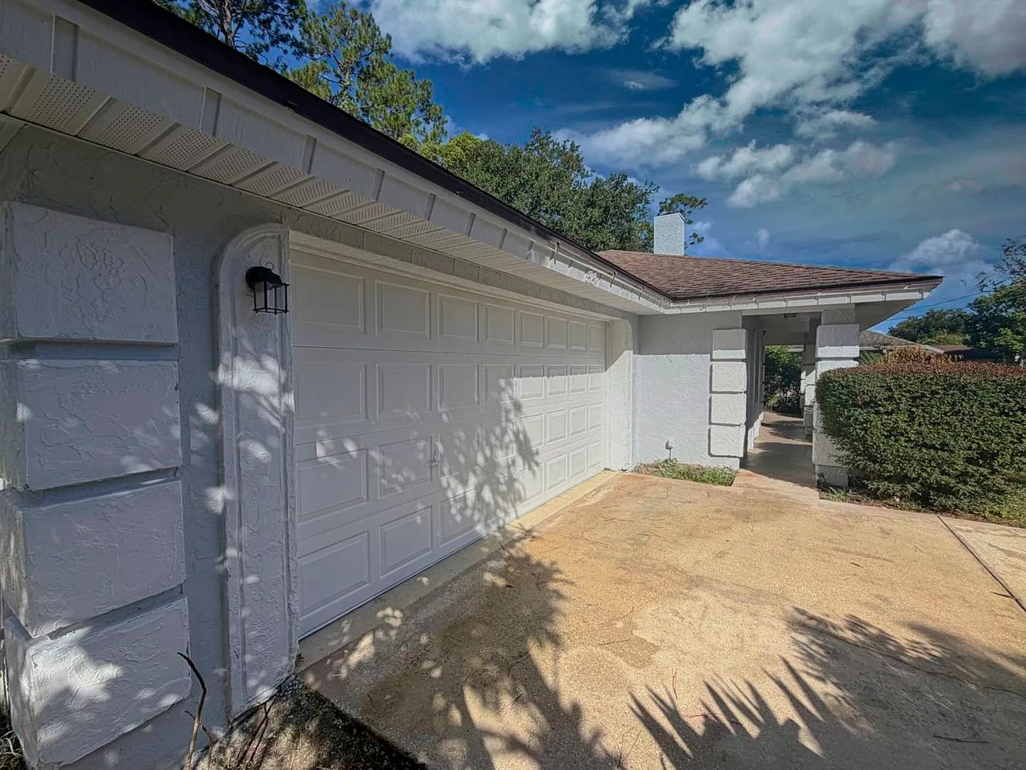 Spacious 3-bedroom, 2-bathroom home with a large sunroom and plenty of living space — Photo 2