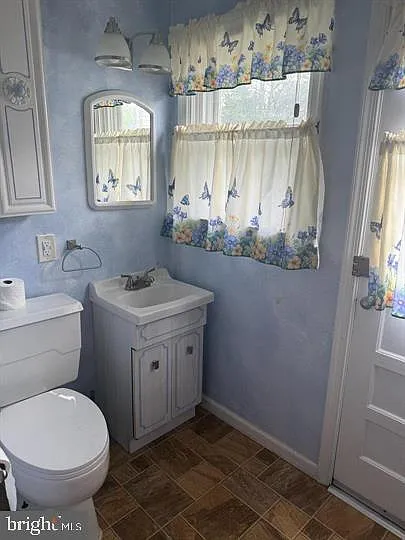 3 bed, 1.5 bath, 1418 sqft, $2,995 — Photo 4