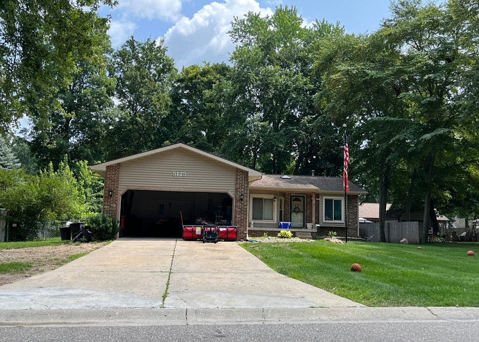 1st image of 5125 Woodstock Dr