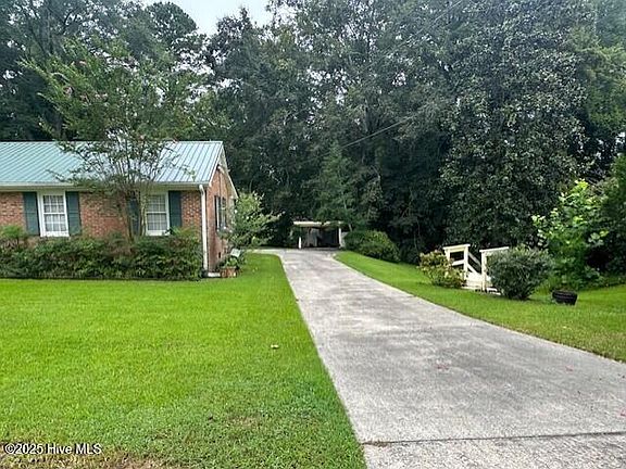 5th image of 407 W Woodlawn Drive