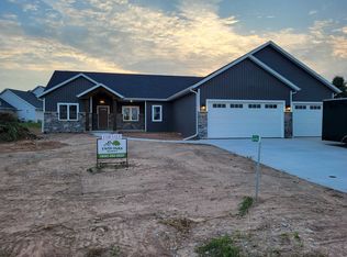 N1395 Meadow Park Dr, Greenville, WI 54942