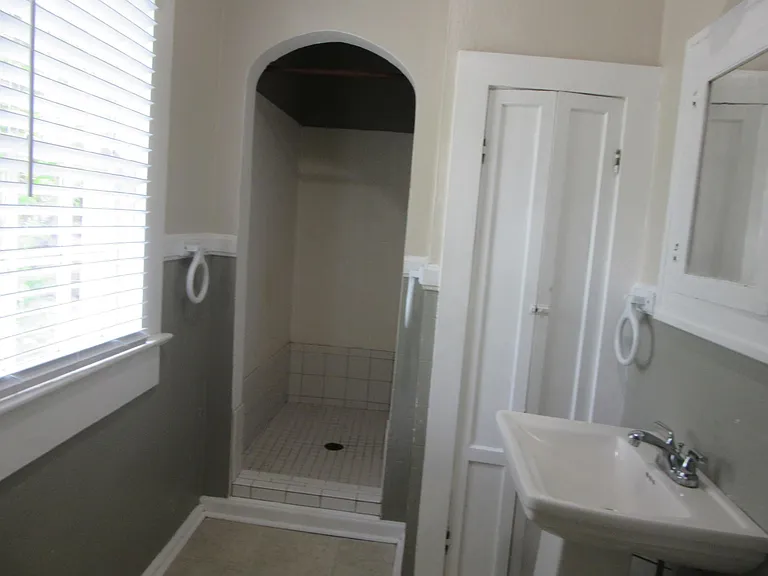 207 E Ann St — Photo 18