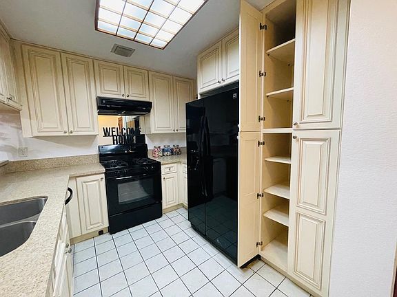 5th image of 630 N Grand Ave APT 105