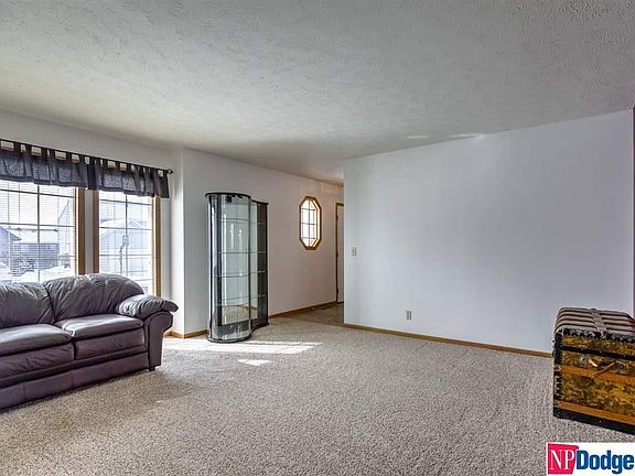 4th image of 15128 Borman St