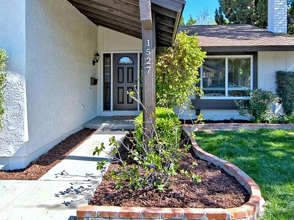 3rd image of 1527 Burning Tree Dr