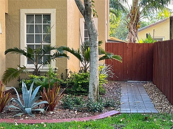 2nd image of 5033 SW 139th Terrace