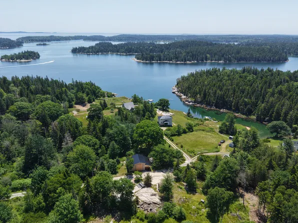 20 Sailors Way, Vinalhaven, ME 04863