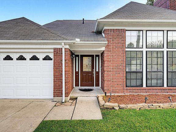 5th image of 1402 Thornwood Ln