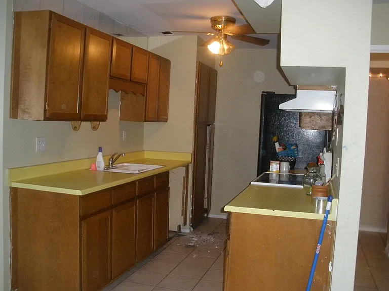 5926 W Golden Ln — Photo 5