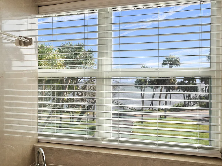 6789 S Indian River Dr — Photo 20