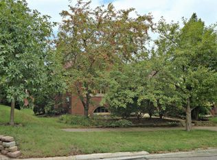 516 W Jackson St, Woodstock, IL 60098