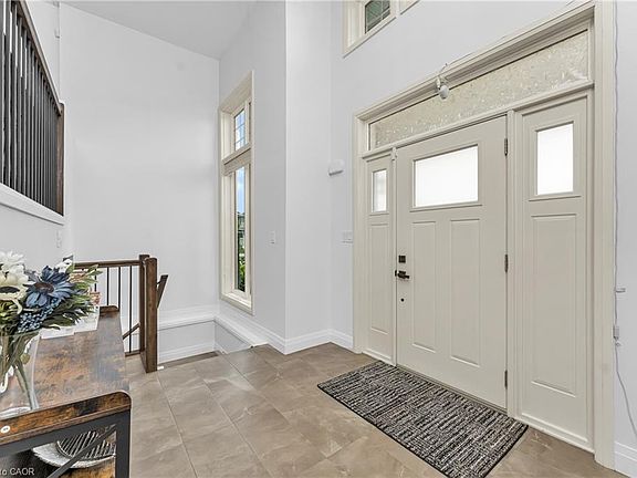 5th image of 329 Patten Cres