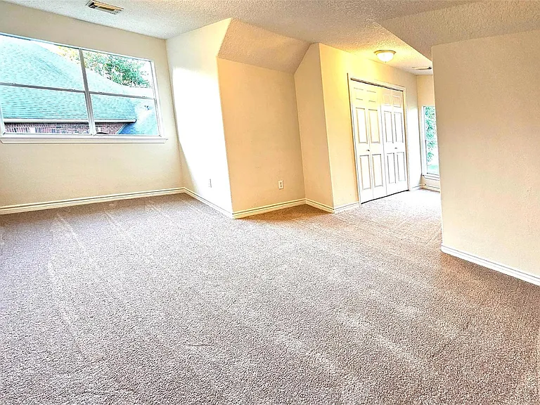 2202 Cherry Hill Ct — Photo 21