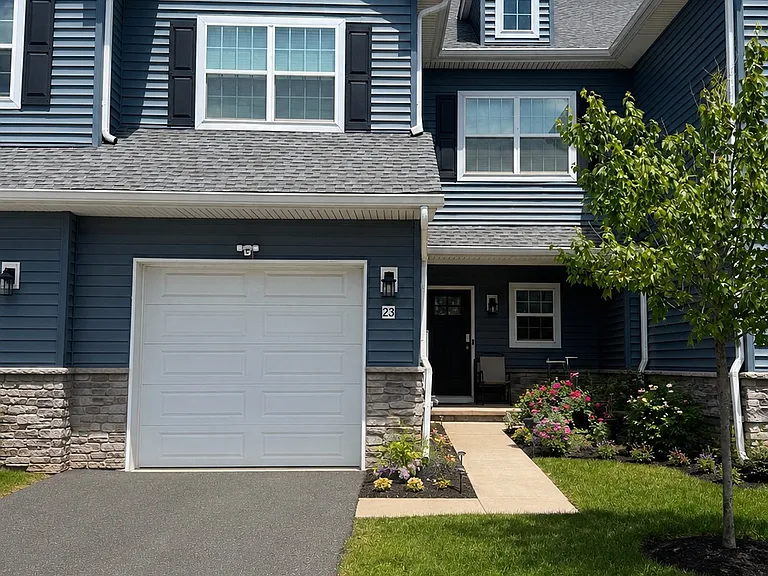 23 Daisy Dr — Photo 1