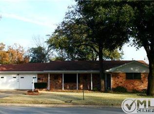 1136 Hurstview Dr, Hurst, TX 76053