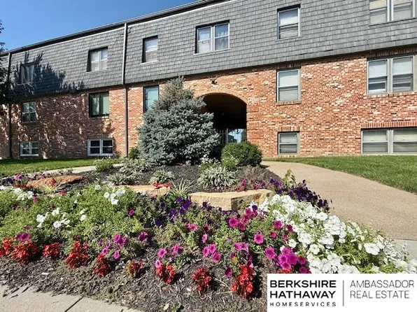 12722 Gail Plz #206B, Omaha, NE 68137