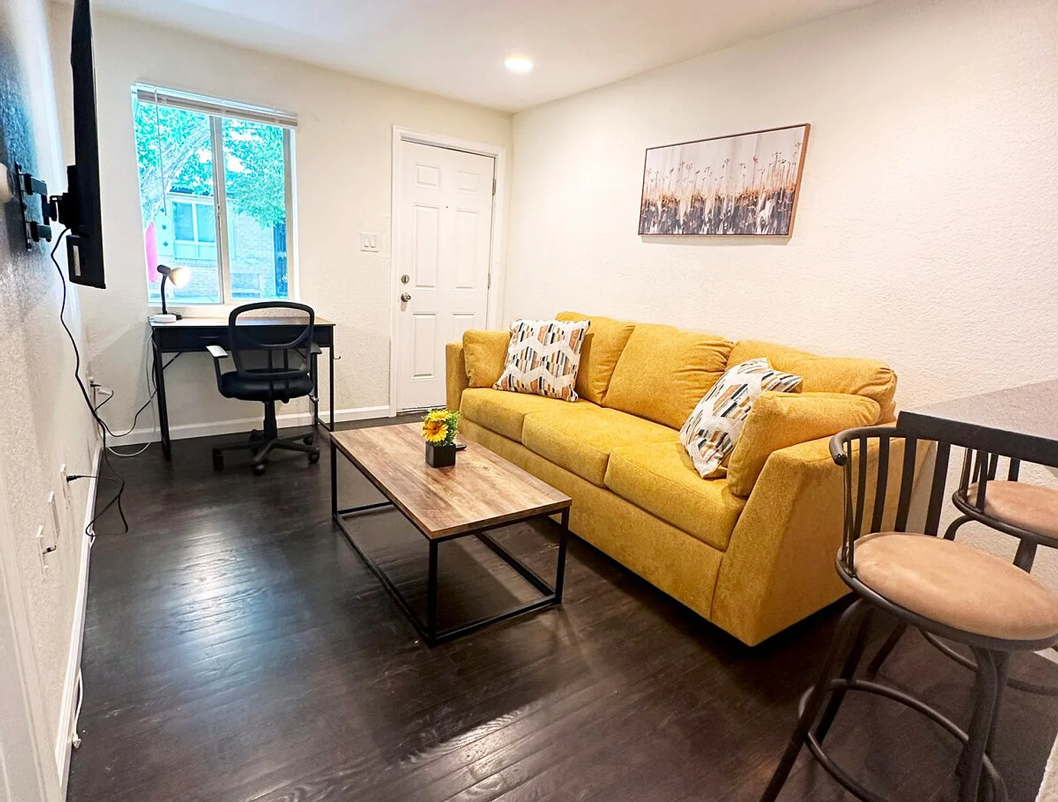 1 bed, 1.0 bath, $2,811 — Photo 2