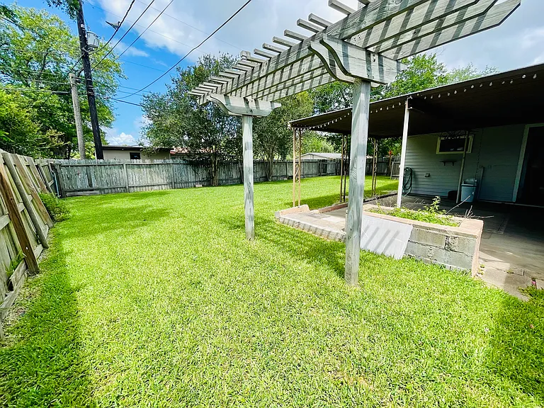 3109 Redwood Dr — Photo 3