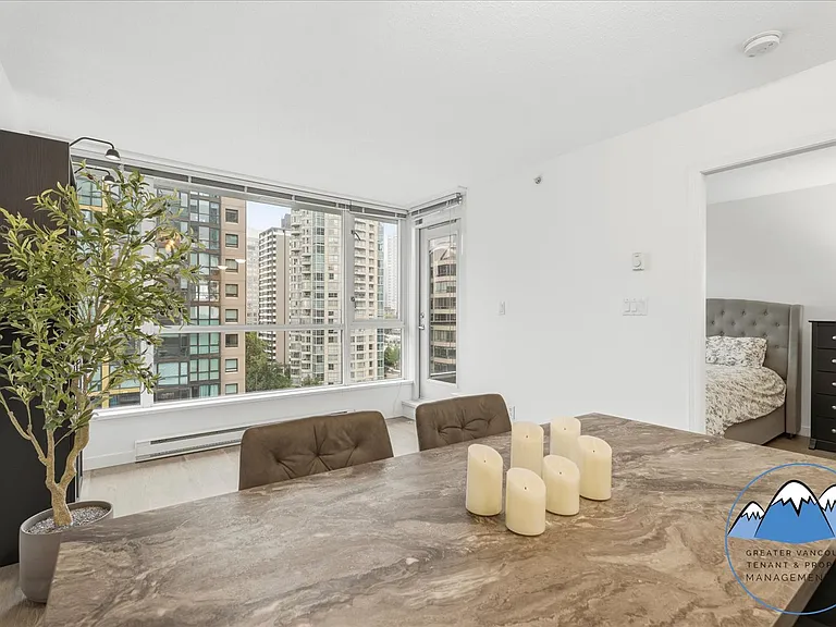 1420 Georgia St W — Photo 8
