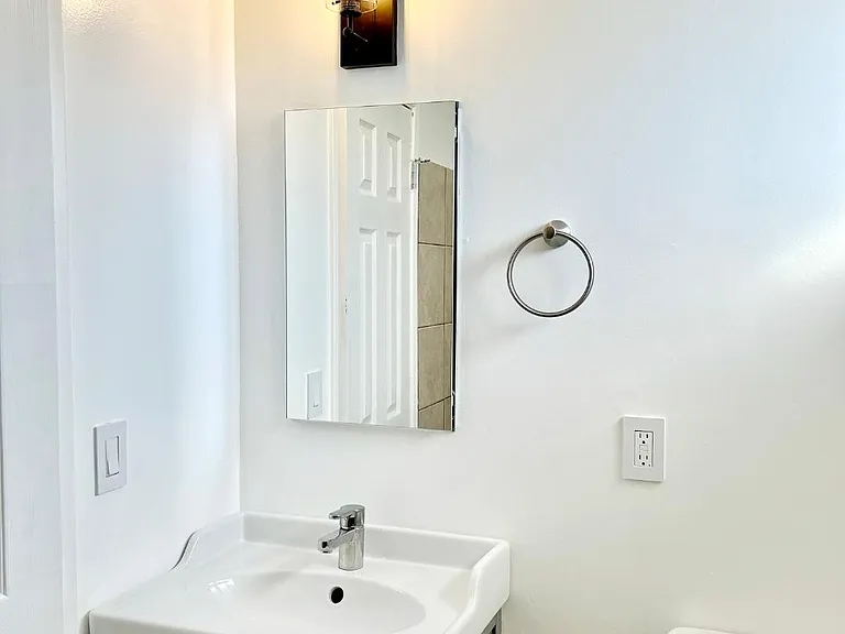6542 S Victoria Ave — Photo 9