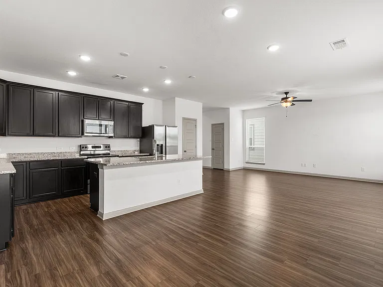 1504 Elise Ave — Photo 2