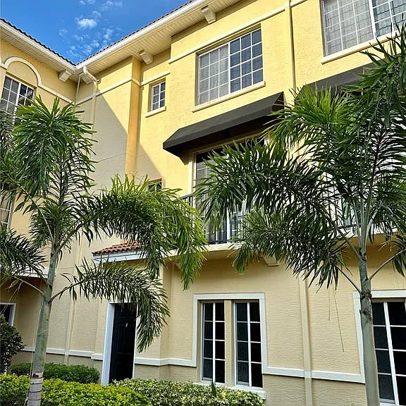 5213 Beach Breeze Ct — Photo 1