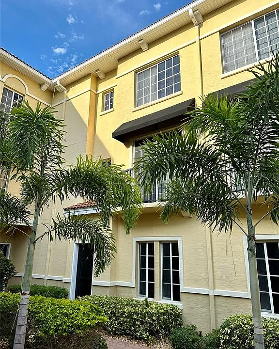 5213 Beach Breeze Ct