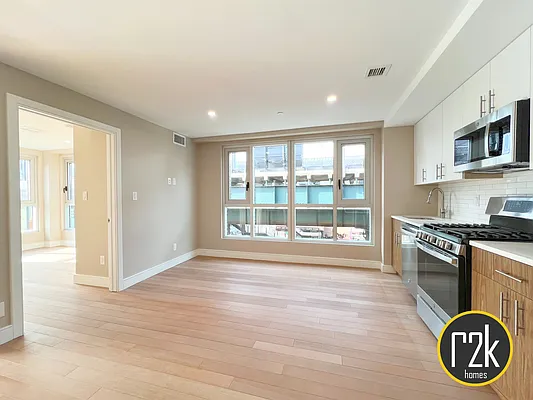 Rented by Realty 2000 Corp | media 6